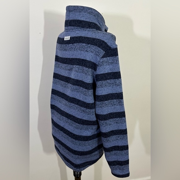 Avalanche sz XL sporty top in a medium weight  Partial button Standup collar - Picture 6 of 14